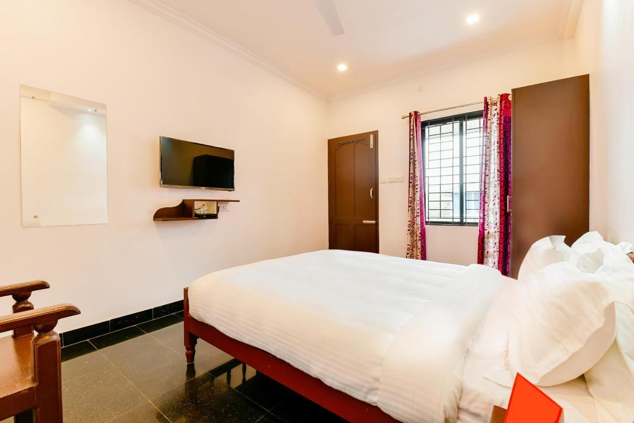 Spot On 39480 Vattekad Tourist Home Kakkanad Exterior photo